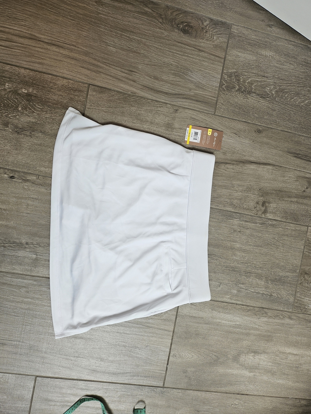 NWT Women’s White Athletic Skort with Wide Waistband - Picture 4 of 5